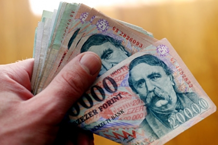 Jobbik: kaphassa készpénzben a fizetését minden munkavállaló!