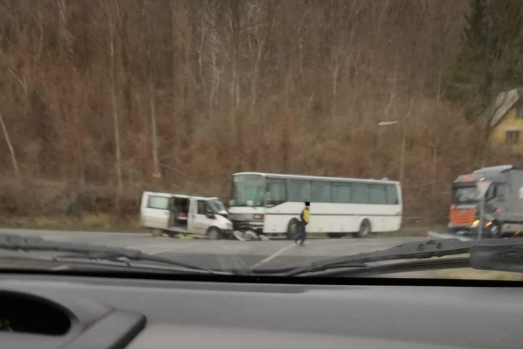 Buszbaleset történt Tokod után