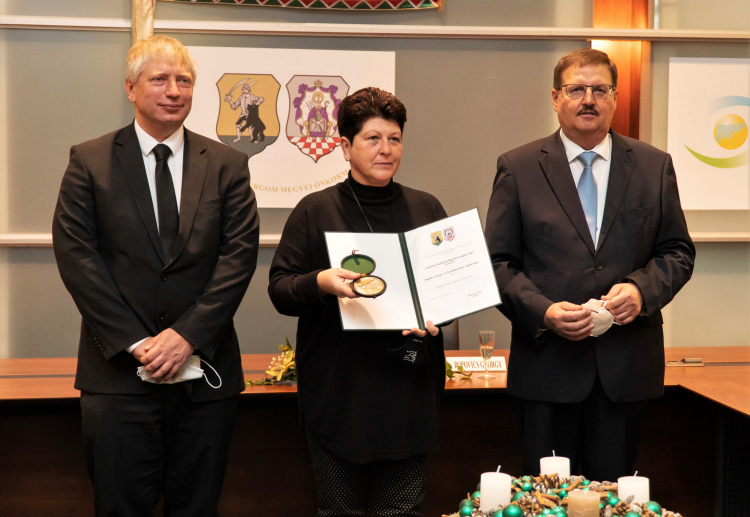 Hatan kaptak megyei elismerést, közöttük dr. Kanász Gábor és a Bogáncs Kisállatotthon
