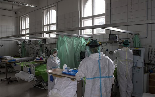 68 napig volt lélegeztetőgépen egy tatai nővér - VIDEÓ