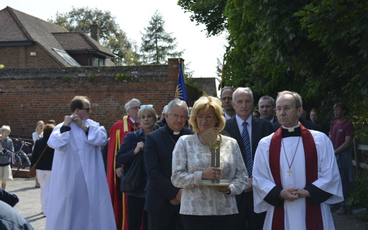 Angliában Becket Szent Tamás esztergomi ereklyéi