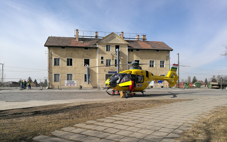 Ismét mentőhelikopter érkezett Esztergomba