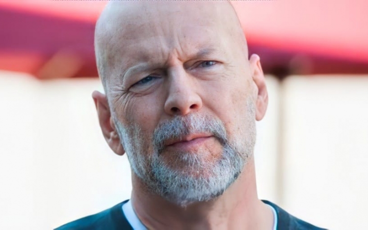 Bruce Willis kisvárosi seriffet játszik