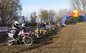 Szezonnyitó motocross verseny Esztergomban