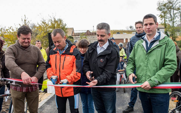 Átadták az Etyek-Tarján kerékpárutat – Esztergom felé fog folytatódni