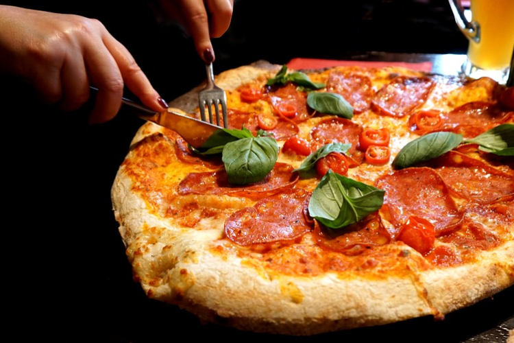 Illegálisan működött egy pizzéria Gödöllőn