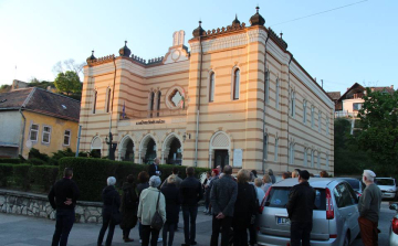 Emléksétával tisztelgett Esztergom a holokauszt áldozatai előtt