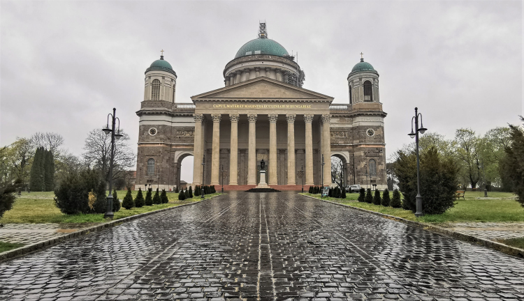 Ma 165 éve szentelték fel az esztergomi bazilikát