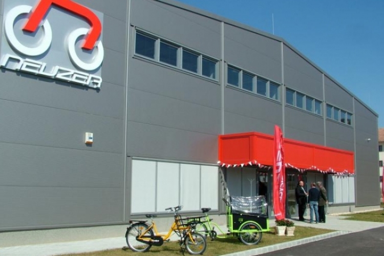 Két újabb állást hirdet a Neuzer-kerékpárgyár