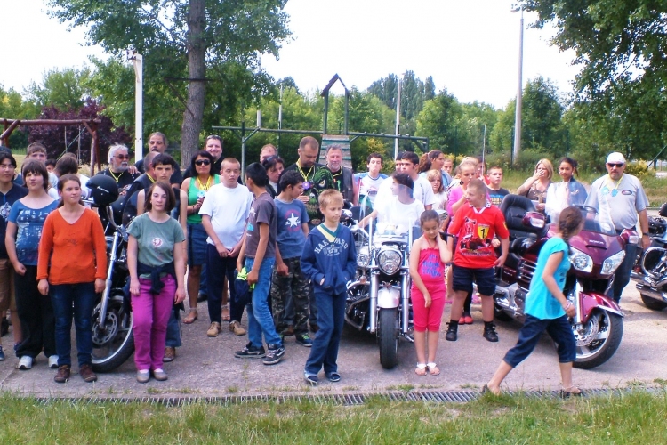 Motorozás, ajándékok, öröm – újabb jótékonysági motoros nap a Montágh iskolában