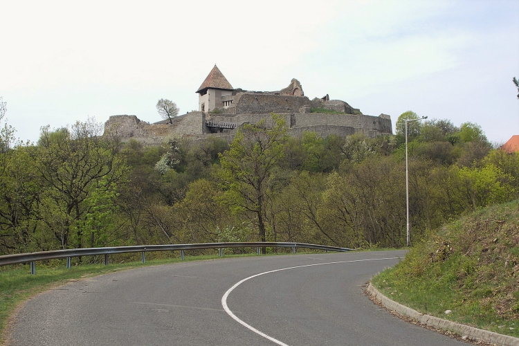 Útfelújítás miatt korlátozzák a forgalmat Visegrádon a 11-es főúton és a Panoráma úton