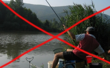 Tilos horgászni és kirándulni a Kerek-tónál