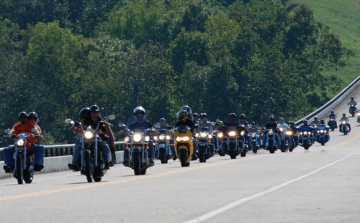 Újra a kórháznak jótékonykodnak a motoros angyalok Esztergomban