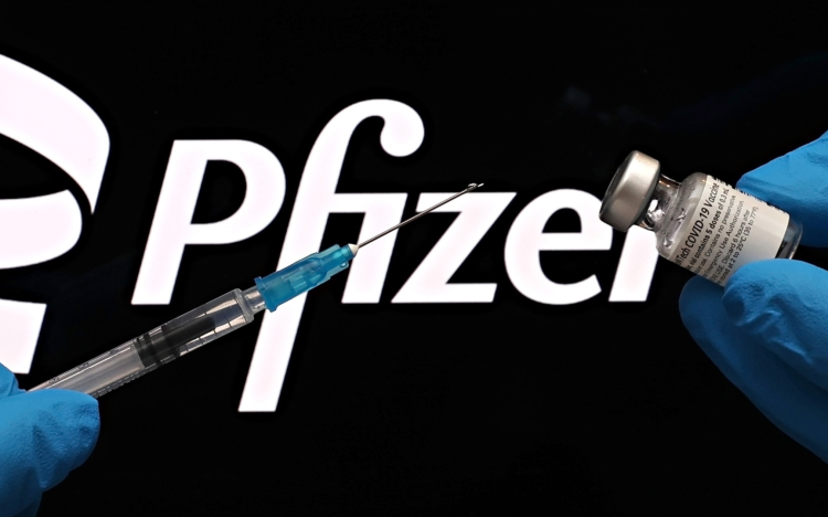 A Pfizer beperelte Romániát, amiért nem vásárolt meg korábban megrendelt 28 millió adag oltást