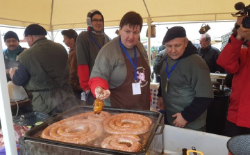 A kesztölci csapat nyerte a búcsi böllérfesztivál fődíját!