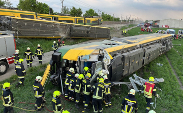 Bécs közelében kisiklott egy vonat