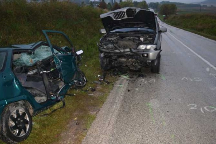 Frontális balesetet okozott a gondatlan táti autós