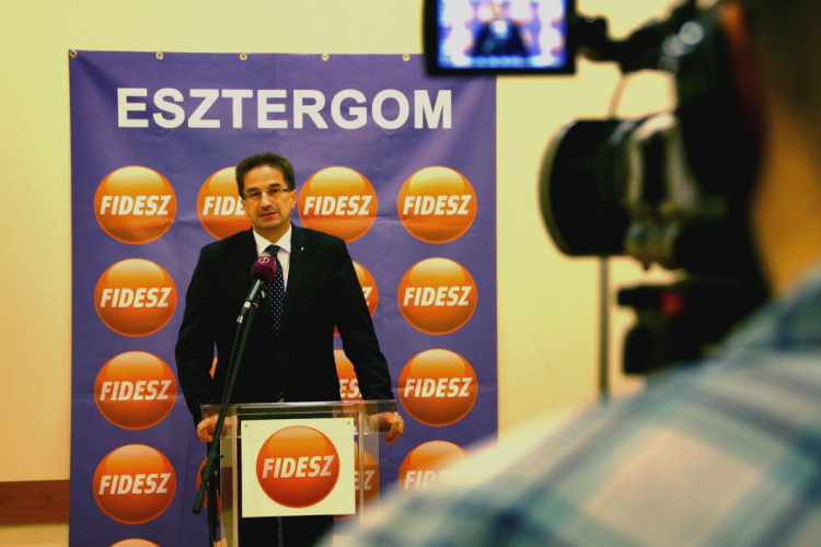 Völner Pál Esztergomban: az illegális bevándorlás ellen csak a kormánypártokra lehet számítani