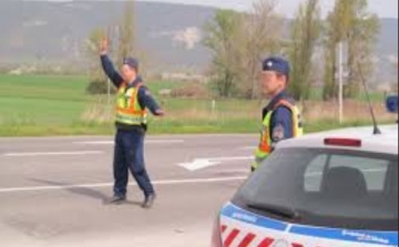Indul a szezon – tömeg az utakon – fokozott rendőri jelenlét