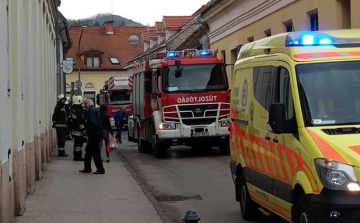 Vakolat zuhant egy járókelőre a belvárosban