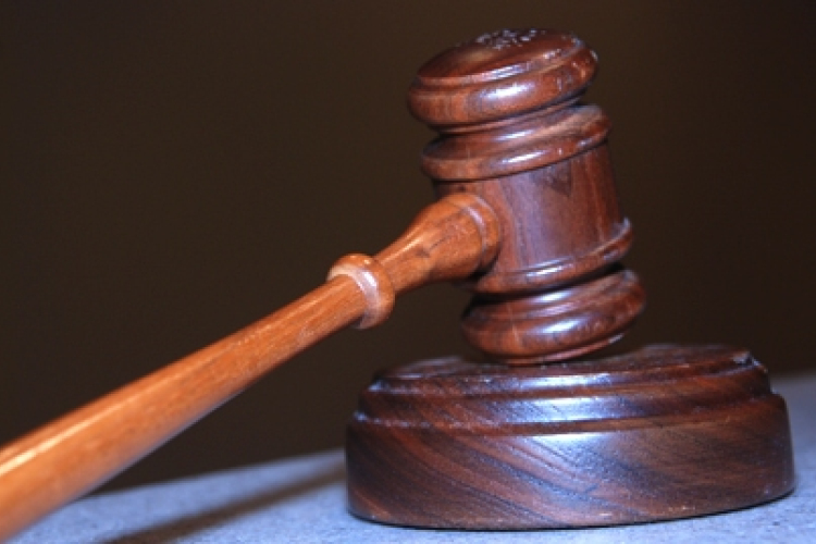 Négyfős kegyetlen banda rabolt ki egy idős dorogi házaspárt - vádemelés