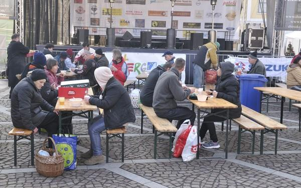 Több száz adag meleg étellel segített Esztergom