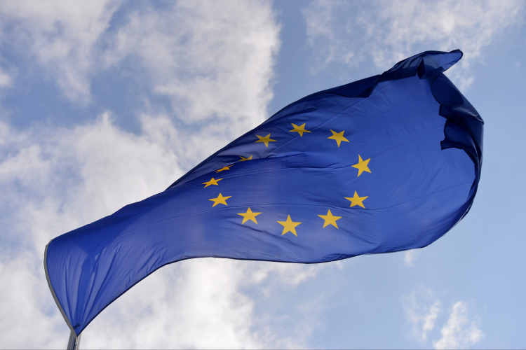 Prágai felmérés: A lengyelek támogatják leginkább, a csehek legkevésbé az uniós tagságot a visegrádi négyek közül