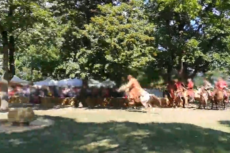 Hasba lőtt egy nézőt egy lovasíjász – Elítélték – VIDEÓ