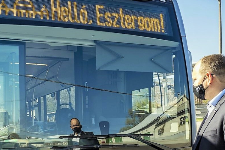 Egy hónapig ingyen használhatják az esztergomiak a Zöld Busz tesztjáratát