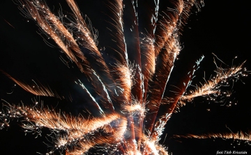 Ilyen szép volt az esztergomi tűzijáték – VIDEÓ és KÉPEK