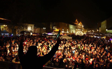 Sztárvendégek sora érkezik a főtérre decemberben