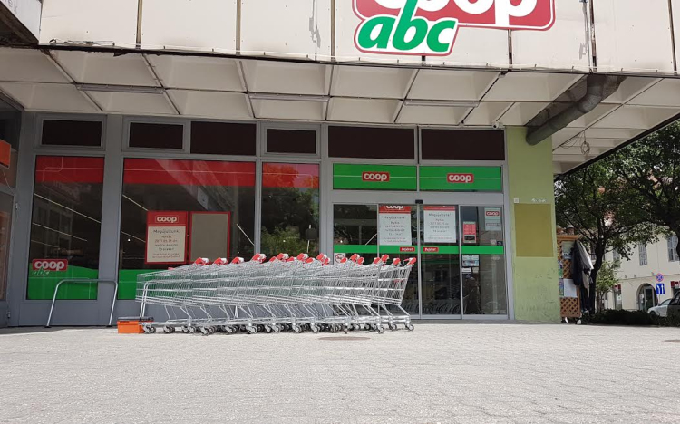 Shopping kabriók a Bástya előtt