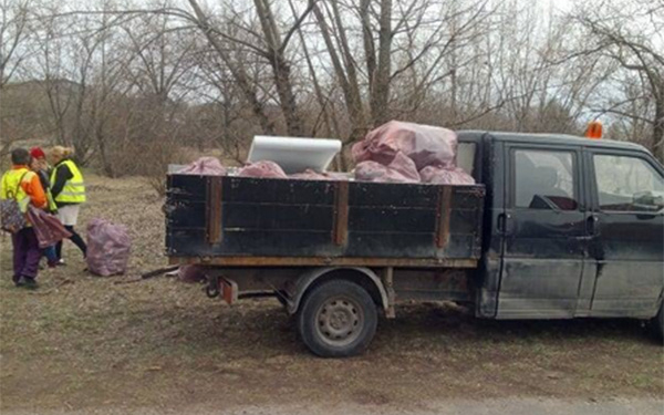 Eszméletlen mennyiségű szemetet szedtek össze Esztergomban - FOTÓK