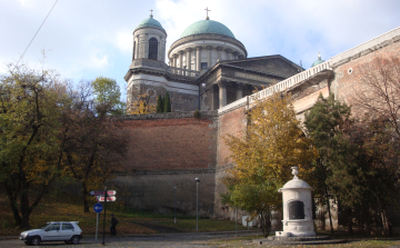 Miért más színű a Bazilika teteje, mint 100 éve?