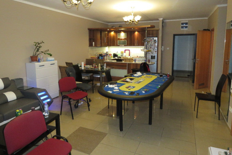 Tiltott szerencsejáték, drog, prostitúció - 15 embert állítottak elő - VIDEÓ