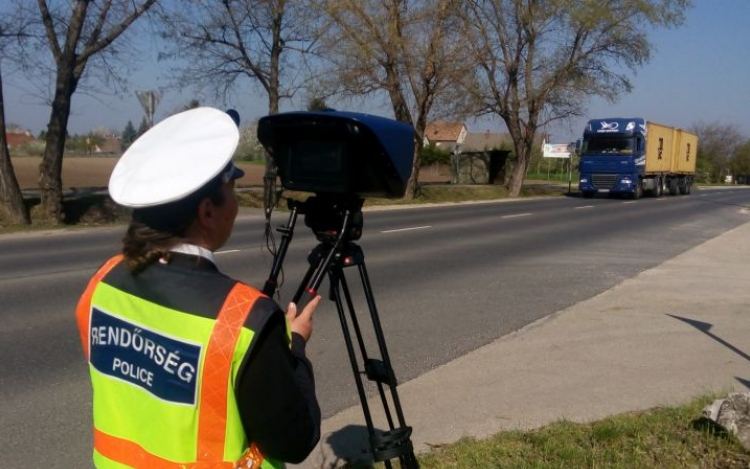 Ismét hadrendbe állnak a traffipaxok Esztergom környékén