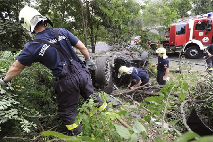 Ketten meghaltak egy balesetben a fővárosban