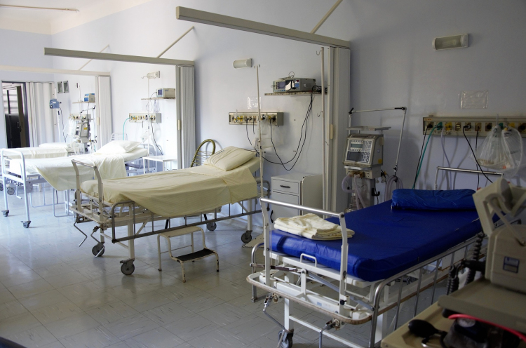 Drasztikusan csökkentené a kormány a kórházi várólistákat