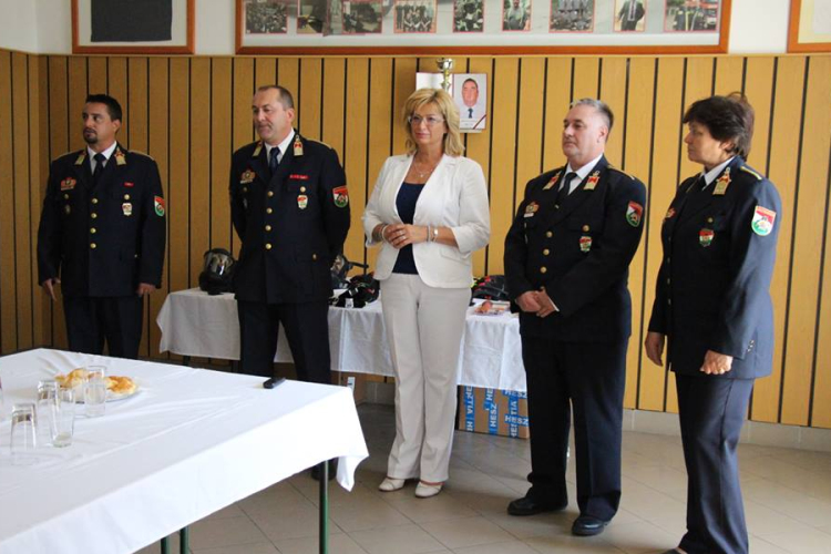 Profi eszközök vásárlásában támogatta Esztergom a tűzoltókat