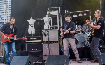 Egy könnyed nyár esti blues Párkányban?