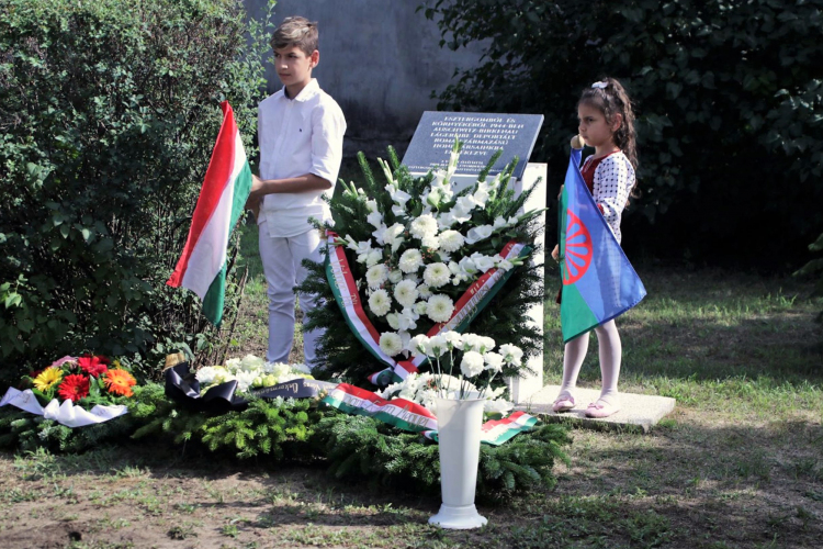 A roma holokauszt áldozataira emlékeztek Esztergomban