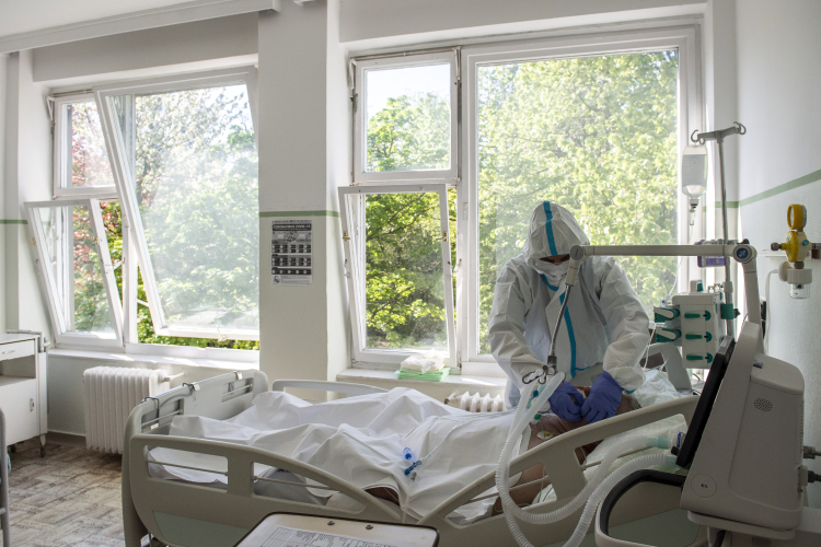 Meghalt újabb 14 beteg, megyénkben is nőtt a koronavírus-fertőzöttek száma