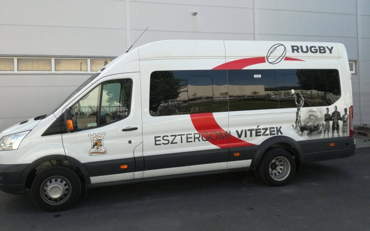 Újabb kisbusszal gazdagodtak a Vitézek sportolói
