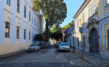 Jövő nyárig lezárják az autós forgalom elől a Deák Ferenc utcát