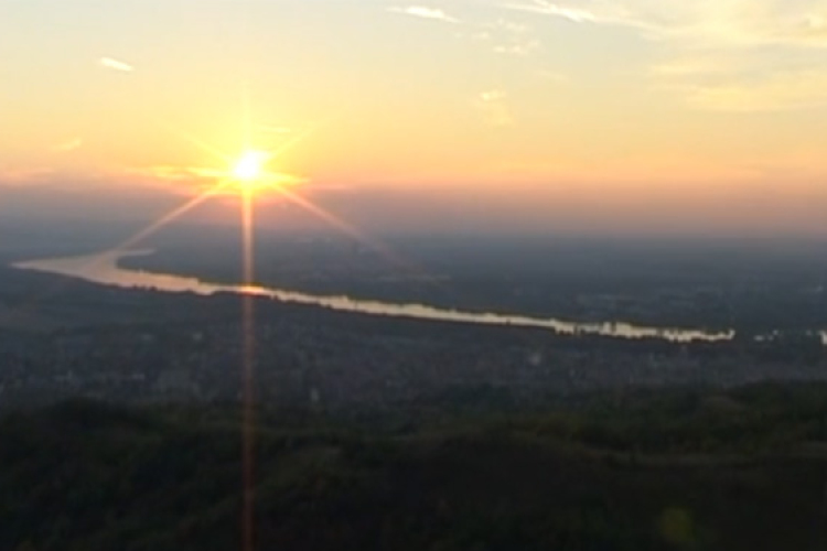 Gyönyörű naplemente a Vaskapuból – VIDEÓ