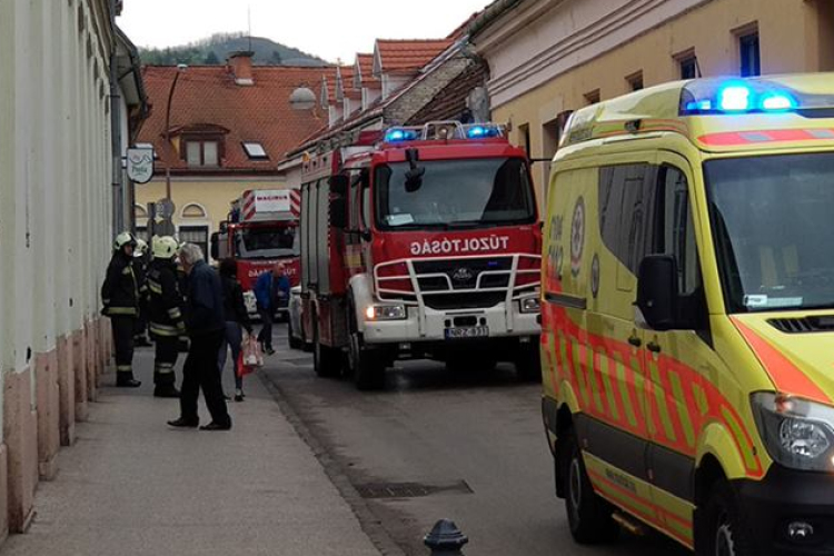 Vakolat zuhant egy járókelőre a belvárosban