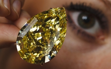 Rekordáron adták el a narancssárga gyémántot