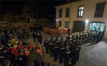 Több százan emlékeztek a hős esztergomi tűzoltóra