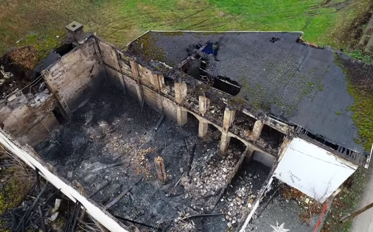 Ennyi maradt a 47-es dokkból a tűz után - LÉGI VIDEÓ