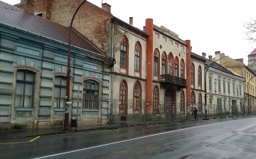 Menthetőek a Bajcsy-Zsilinszky utca életveszélyes, elhanyagolt épületei
